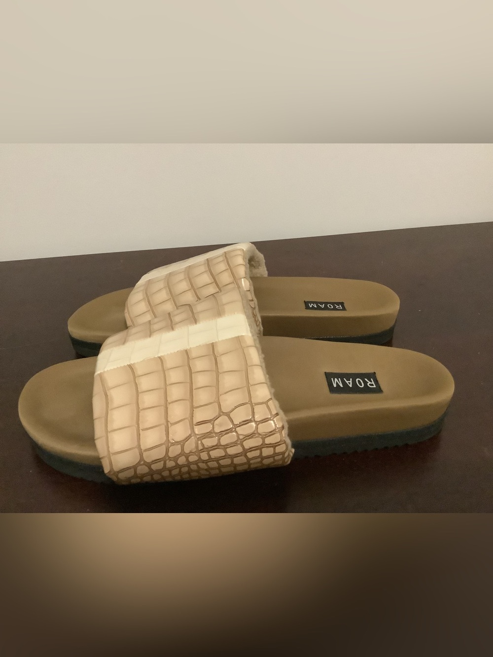 ROMA Women's Cream Croc-Embossed Slide Sandals